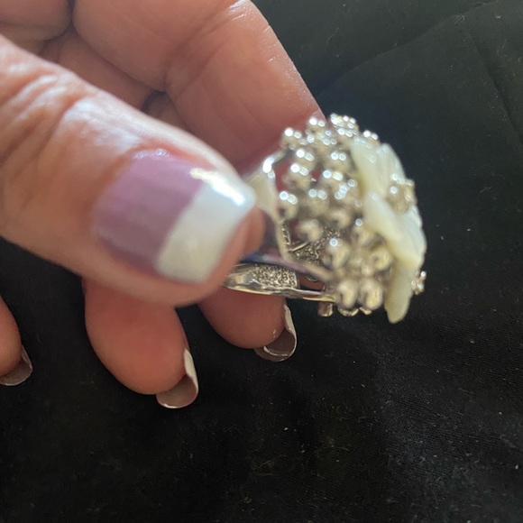 Beautiful ring - Picture 3 of 4